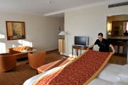 Die schlechten Umfrageresultate wirbeln bei den Zuger Hoteliers kaum Staub auf. (Symbolbild) (Bild: Keystone)