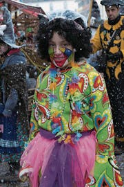 Lea Bachmann (11), Eich: «Ich habe mich als Farbkübel verkleidet. Da wir dieses Jahr nur zwei Mal an die Fasnacht gehen, lohnte sich ein neues Kostüm nicht. Also habe ich in der Verkleidungskiste gewühlt.»
