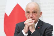Bundesrat Ueli Maurer während der Medienkonferenz des Bundesrates am Sonntag. (Bild: KEYSTONE/Anthony Anex)