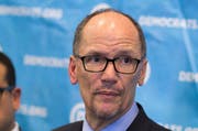Tom Perez, neuer Chef der US-Demokraten. (Bild: Branden Camp/AP)