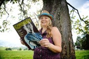 «Schwinger sehen wirklich nicht leid aus», sagt Evelin Winiger (32), Fan von Kindesbeinen an. (Bild: Corinne Glanzmann / Neue LZ)