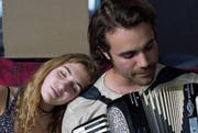 Sie braucht eigentlich nur eine väterliche Schulter zum Anlehnen: Sophie Nélisse als Aïcha und Jean-Simon Leduc als Baz. (Bild: Filmcoopi)