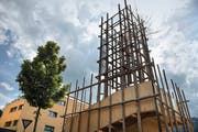 Der 15 Meter hohe «Leuchtturm» im Zentrum von Horw. (Bild: Nadia Schärli (Neue LZ))