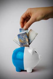 In der Kasse des Kantons Luzern fehlen in den nächsten drei Jahren 330 Millionen Franken. (Bild: Bildmontage Neue LZ)