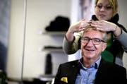 Robert Küng Amtierender Regierungsratskandidat Fotografiert bei seinem Coiffeur im Coiffeursalon Birrer Fotografiert am 20. Februar 2015 in Willisau Regierungsrat (Bild: NeueLZ / Nadia Schärli)