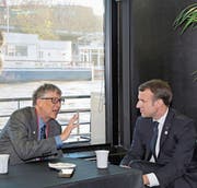 Emmanuel Macron gestern in Paris im Gespräch mit Microsoft-Gründer Bill Gates. (Bild: Ludovic Marin/EPA)