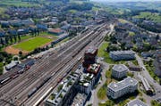 Die Zugstrecke zwischen Rotkreuz (Bild) und Hünenberg ist unterbrochen. (Bild: Stefan Kaiser/Neue LZ)