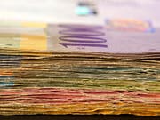 Der Schutz der Einleger hat laut FINMA Priorität: zunächst sollen die Kundenguthaben bis 100'000 Franken zurückerstattet werden. (Symbolbild) (Bild: Keystone/GAETAN BALLY)