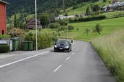 Die Staldenstrasse in Immensee ist bei schönem Wetter mit Autos überstellt. (Archivbild PD)