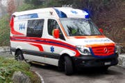 Ambulanz im Einsatz (Symbolbild). (Bild: Corinne Glanzmann / Neue LZ)
