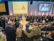 Auch dieses Jahr treffen an der Generalversammlung der Sika zwei Fronten aufeinander (Archivbild der letzten Generalversammlung im April 2016). (Bild: KEYSTONE/URS FLUEELER)
