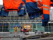 Schon vor der Eröffnung wurden spezielle Kleider präsentiert. (Bild: Christof Borner-Keller / Neue ZZ)