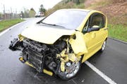 Eine Lenkerin musste verletzt ins Spital gefahren werden. (Bild: Luzerner Polizei)