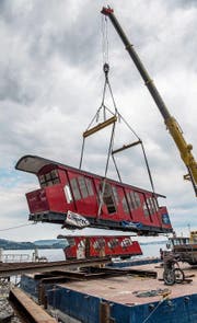 Bild unten, von links: Robert Herr (General Manager), Marc Haeberli, (3-Sterne-Koch), Mike Wehrler (Culinary Director) und Bruno H. Schöpfer (Managing Director) feiern die Eröffnung des Bürgenstock-Resorts. Dafür wurde extra eine neue Standseilbahn angeschafft. (Bilder: Pius Amrein, Nadia Schärli und Eveline Beerkircher)