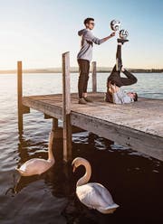 Matthias Bösel (links) und Mario Wiesendanger zeigen ihre Tricks. (Bild: Patrick Hürlimann (Zug, 15. März 2018))