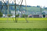 Das neue Unterwerk wird an das ganz in der Nähe vorbeiführende nationale Höchstspannungsnetz angebunden. (Bild: PD)