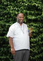 Der katholische Priester Mussie Zerai aus Eritrea bei einem Besuch in Sursee. 2015 war er für den Friedensnobelpreis nominiert. (Bild Roger Grütter)