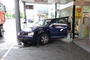 Der Sachschaden an Fahrzeugen und Gebäude ist beträchtlich und beläuft sich auf mehrere zehntausend Franken. (Bild: Luzerner Polizei)