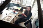 Anne-Catherine Lüke in ihrem Atelier. (Archivbild Adrian Baer/Neue LZ)