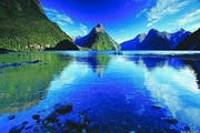 Traumhafte Fjordlandschaft: Der 15 Kilometer lange Milford Sound ist eine der Naturattraktionen Neuseelands. (Bild: PD)