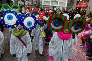 Bunt und schrill: Kindermonster am Güdisdienstag in der Luzerner Altstadt. (Bild: Eveline Beerkircher / Neue LZ)