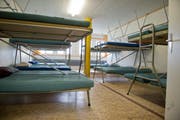 Wie hier im Bild in der Notunterkunft Eschenbach werden die Asylsuchenden auch in Beromünster in einer Zivilschutzanlage untergebracht. (Bild: Dominik Wunderli/Neue LZ)