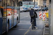 Mehr Busverbindungen, mehr und sicherere Velowege: Das will die Stadt Luzern zusammen mit vier weiteren Städten umsetzen. (Bild Boris Bürgisser/Neue LZ)