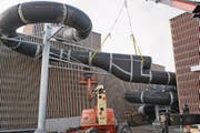 Die Wasserrutschbahn des Ägeribads wird in diesen Tagen montiert. Das Bad öffnet Ende September. (Bild: PD)