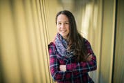 Géraldine Reuteler, hier vor der Swissporarena in Luzern, möchte einmal Profi werden. (Bild: Philipp Schmidli)