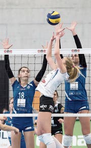 Zeigten gegen Aesch-Pfeffingen eine starke Vorstellung: die beiden Youngsters Marija Smiljkovic (links) und Korina Perkovac (rechts). (Bild: Pius Amrein (Luzern, 25. Februar 2017))