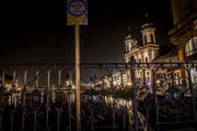 Dieser SelfiePoint in der Stadt Luzern soll wohl auf die Kapellbrücke im Hintergrund (und nicht auf die Jesuitenkirche rechts) hinweisen. (Bild: PD)