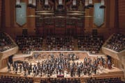 Voluminöser Klang für Igor Strawinskys wuchtigen «Sacre du Printemps»: In der Suntory Hall in Tokio trat das Lucerne Festival Orchestra in einer Reihe mit Spitzenorchestern wie den Berliner oder den Wiener Philharmonikern auf. (Bild: LF/Oliver Becker)