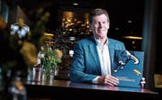 Eugen Thalmann hat 50 Jahre EV Zug lesenswert und reich bebildert zusammengefügt. (Bild: Maria Schmid (31. August 2017))