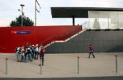 Die Stadtbahn-Haltestelle Hünenberg Zythus. (Archivbild: Zuger Zeitung)