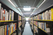 Die Gemeinde Feusisberg kann nach dem Ja an der Urne eine Gemeinde- und Schulbibliothek bauen. (Symbolbild LZ)