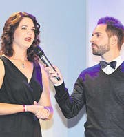 Valeria Huwiler, «Charmante Zugerin 2015», blickt im Gespräch mit Radio-Pilatus-Moderator Damian Betschart auf ihr Amtsjahr zurück. (Bild: Daniel Frischherz)