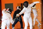 Kinder aus der ganzen Schweiz fechten dieses Wochenende in Giswil. (Bild Philipp Schmidli/Neue LZ)