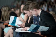 Sie können sich freuen: 95 Prozent der Auszubildenden haben im Kanton Luzern die Lehrabschlussprüfung erfolgreich bestanden. Im Bild: Lehrabschlussfeier am BBZW Willisau. (Bild: Pius Amrein / Neue LZ)