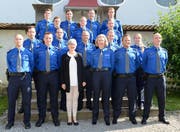 Regierungsrätin Yvonne Schärli mit den vereidigten Polizistinnen und Polizisten. (Bild: Luzerner Polizei)
