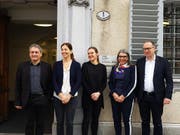 Paolo Hendry (Leiter Abteilung Alter und Gesundheit), Karin Kunz (Mitarbeiterin Anlaufstelle Alter), Tina Sidler (Mitarbeiterin Anlaufstelle Alter), Evelyne Schrag (Leitung Anlaufstelle Alter) und Stadtrat Martin Merki (Sozial- und Sicherheitsdirektor). (Bild: PD)