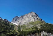 Die Titlis-Ostwand hat für Basejumper ihren Reiz, aber offenbar auch ihre Tücken. Die Absprungstelle befindet sich etwa in der Mitte der Krete. (Bild: PD)