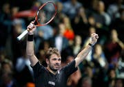 Stan Wawrinka schlägt Andy Murray in zwei Sätzen. (Bild: AP / Kirsty Wigglesworth)