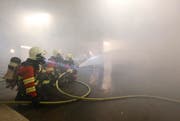 Die Feuerwehr Cham im Einsatz. Auf dem Bild zu sehen ist eine Übung. (Symbolbild) (Bild: Stefan Kaiser / ZZ)