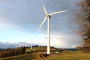 Im Kanton Luzern gibt es bisher vier Windräder. Zwei davon stehen im Entlebuch im Gebiet Rengg. (Archivbild Manuela Jans)