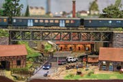 Das echte Leben – in Miniaturgrösse: Szenen aus der Modelleisenbahnausstellung des Eisenbahn-Amateurclubs Schwyz. (Bilder: Dominik Wunderli (Ibach, 9. Dezember 2017))