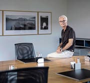Der abtretende Stadtschreiber Toni Göpfert im Sitzungszimmer des Stadtrats, wo er während der letzten 27 Jahre unzählige Stunden verbracht hat. (Bild: Pius Amrein (Luzern, 12. Juli 2017))