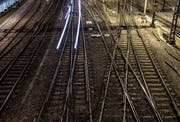 Für 8,8 Millionen Franken erhält der Bahnhof Zug 14 neue Weichen. (Symbolbild ZZ)