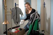 Stefanie Barmet lässt die Fasnachtssujets in der Truhe. (Bild: Corinne Glanzmann (Egolzwil, 5. Februar 2018))