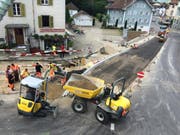 Einbau des Deckbelags (Bild: PD)