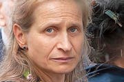 Masha Dimitri an der Trauerfeier ihres Vaters. (Bild: PD)